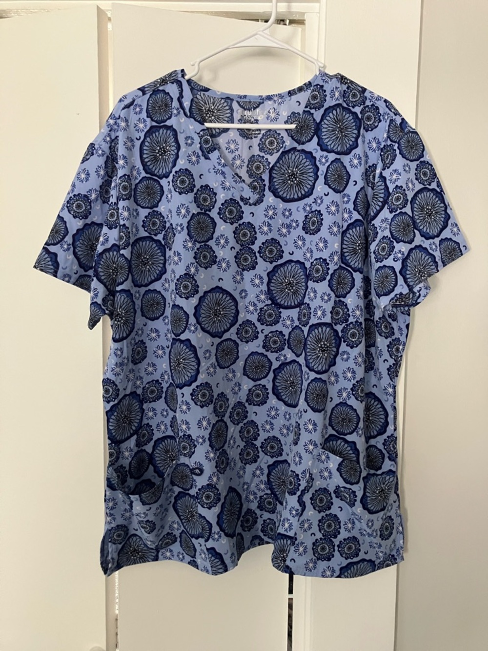 Women’s Short Sleeve V-Neck Scrub Top in Light Blue Floral